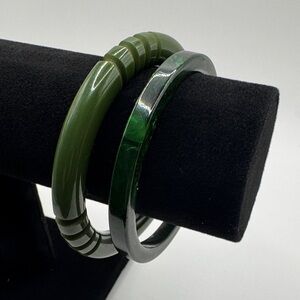 2 green Bakelite Bangels. Carved and marbled green